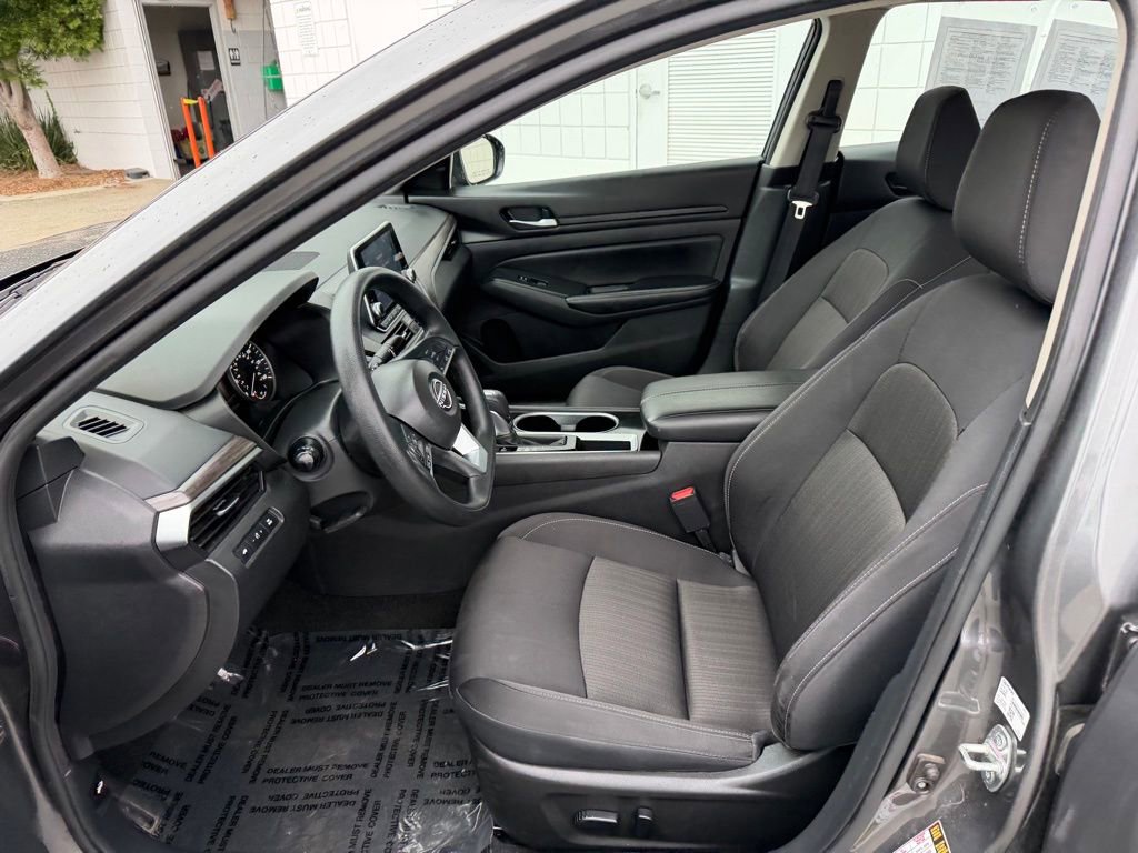 Used 2024 Nissan Altima 2.5 SV FWD image 16