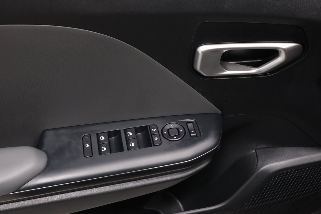 Used 2025 Kia K4 LX image 23