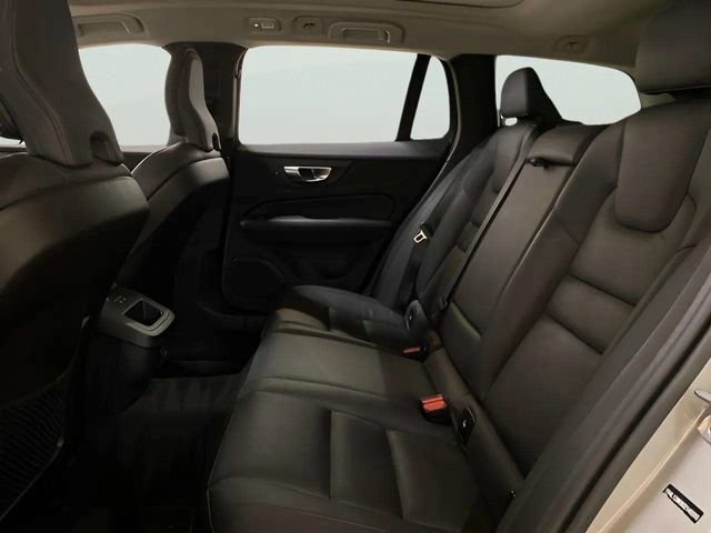 Used 2025 Volvo V60 B5 Cross Country Plus AWD/4WD image 22