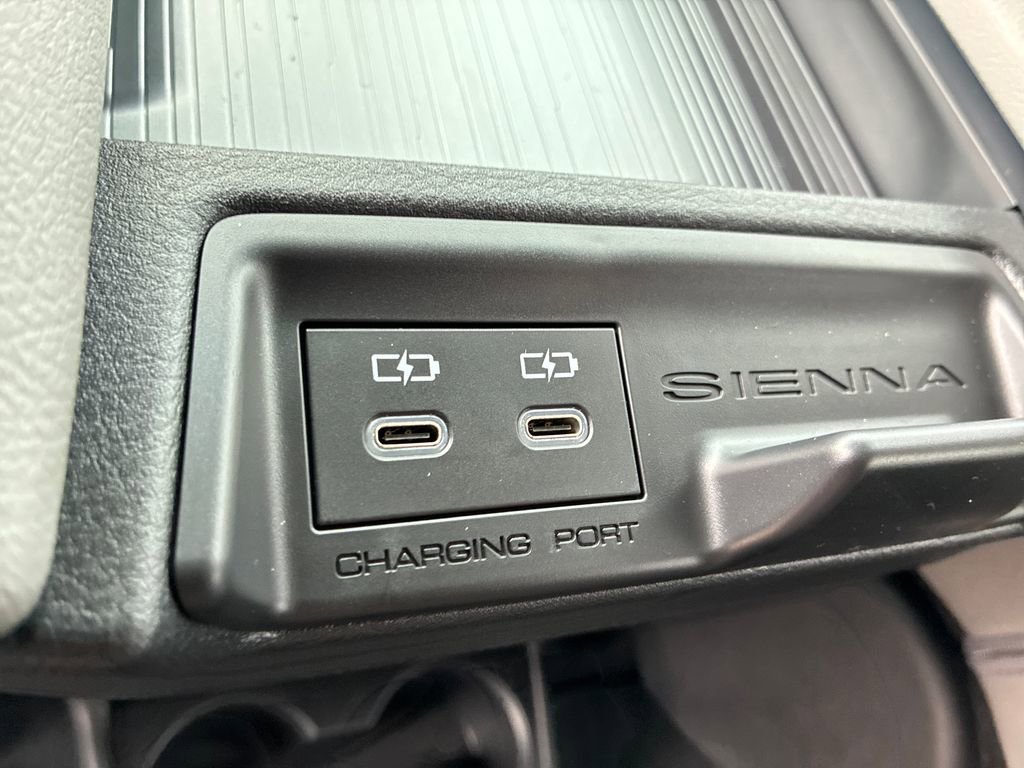 New 2026 Toyota Sienna XLE image 32