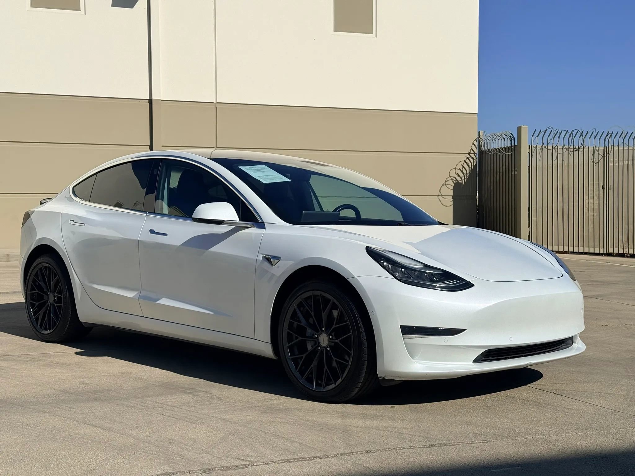 Used 2019 Tesla Model 3 Standard Range Plus image 3
