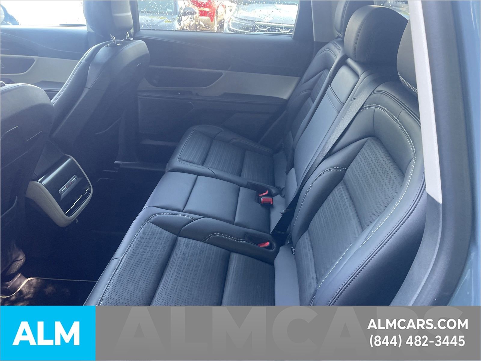 Used 2025 Lincoln Nautilus Reserve AWD/4WD image 9