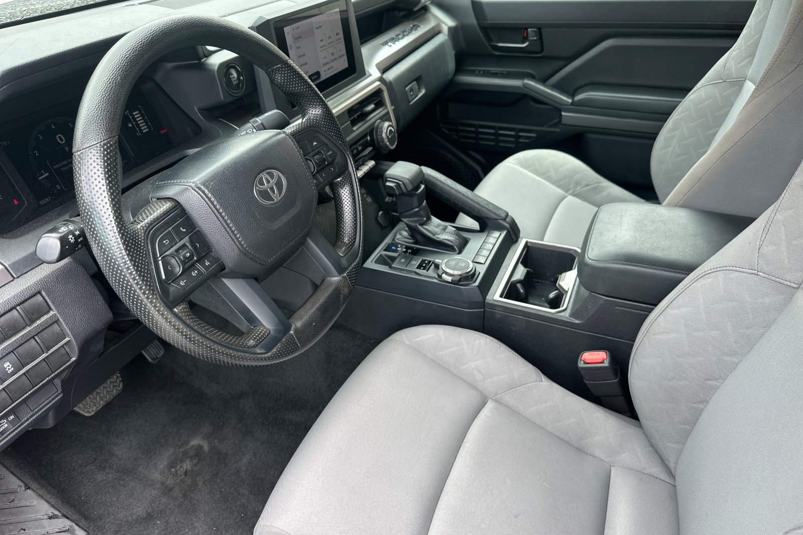 Used 2024 Toyota Tacoma SR5 AWD/4WD image 10