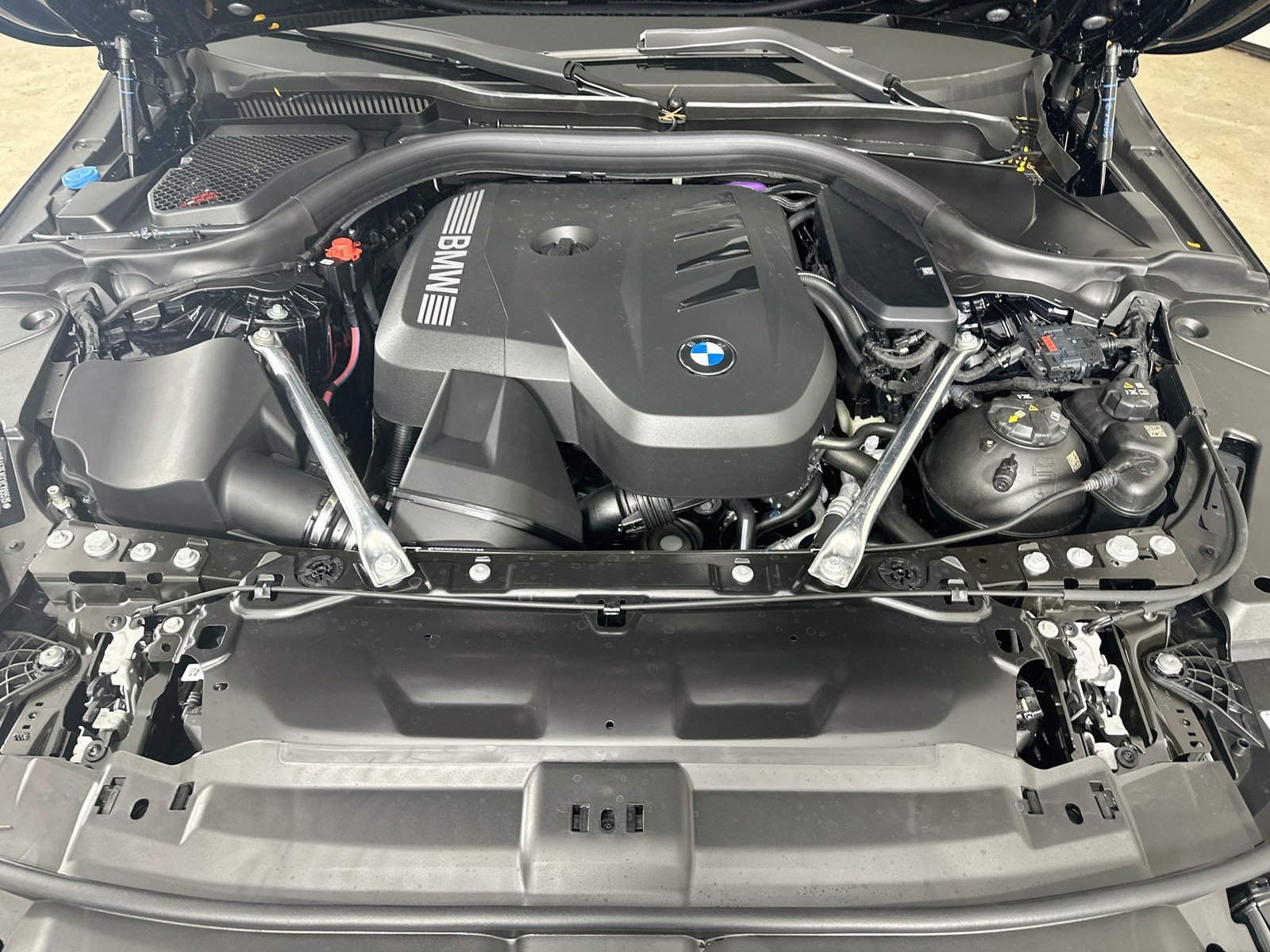 New 2027 BMW 530i xDrive w/ M Sport Package AWD/4WD image 13