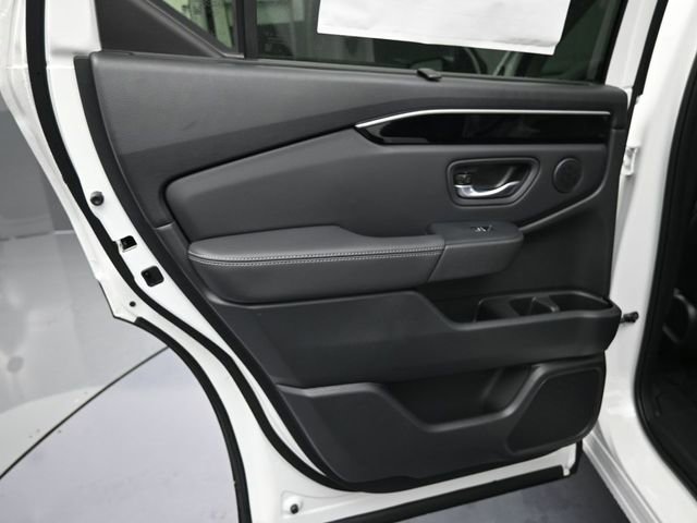 New 2025 Honda Pilot Touring image 7