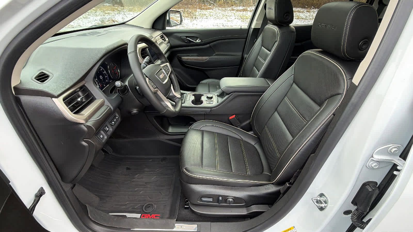 Used 2023 GMC Acadia Denali w/ Denali Ultimate Package image 7