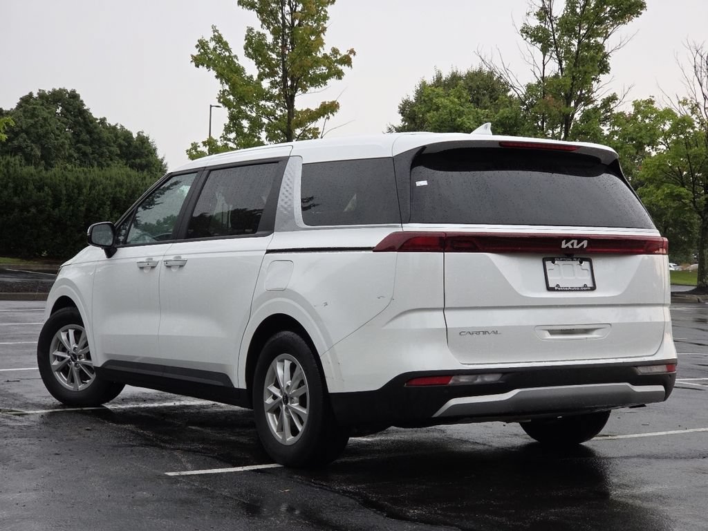 Used 2024 Kia Carnival LX FWD image 19