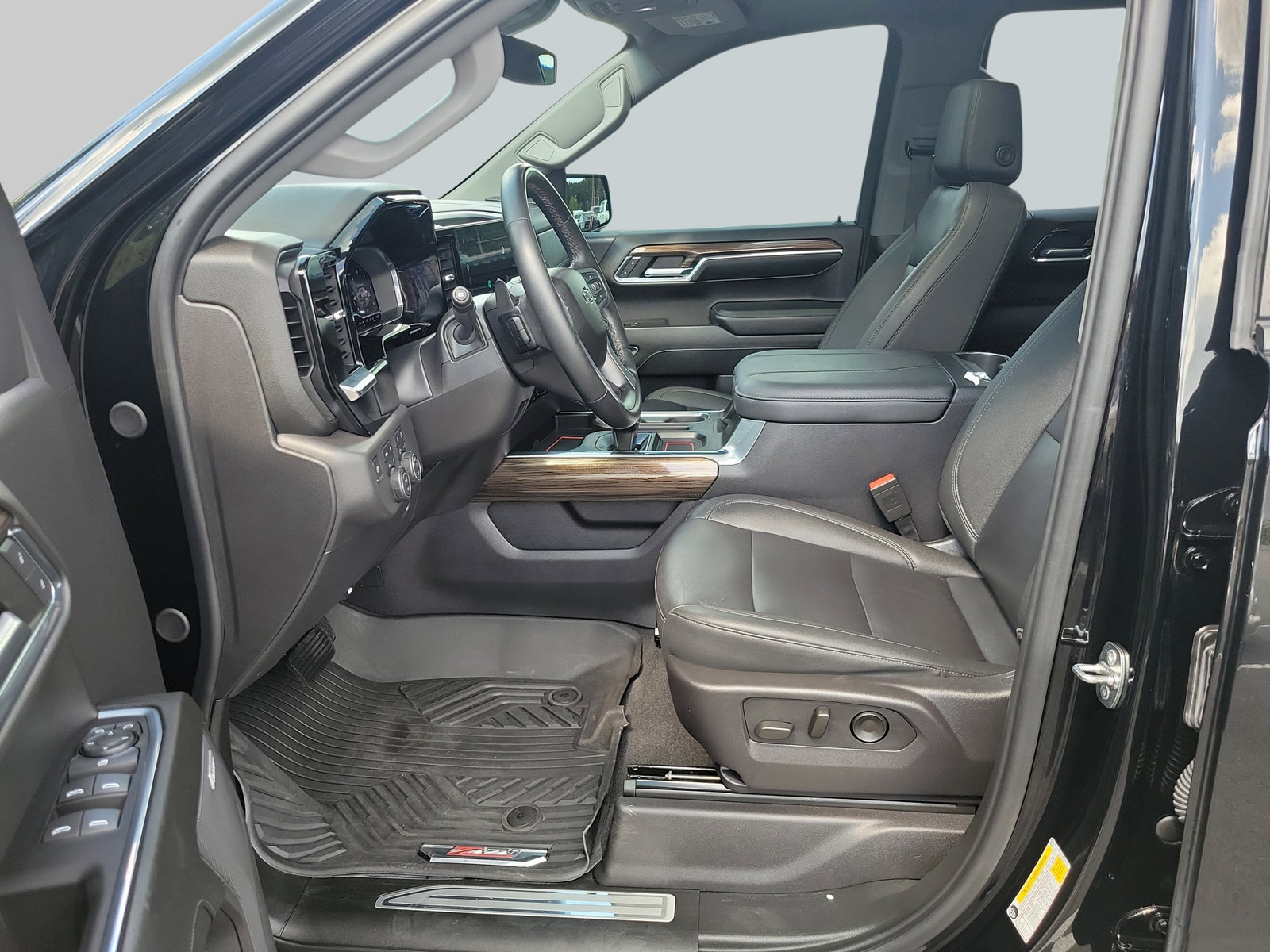 Used 2024 Chevrolet Silverado 1500 LT Trail Boss w/ LT Trail Boss Premium Package AWD/4WD image 27