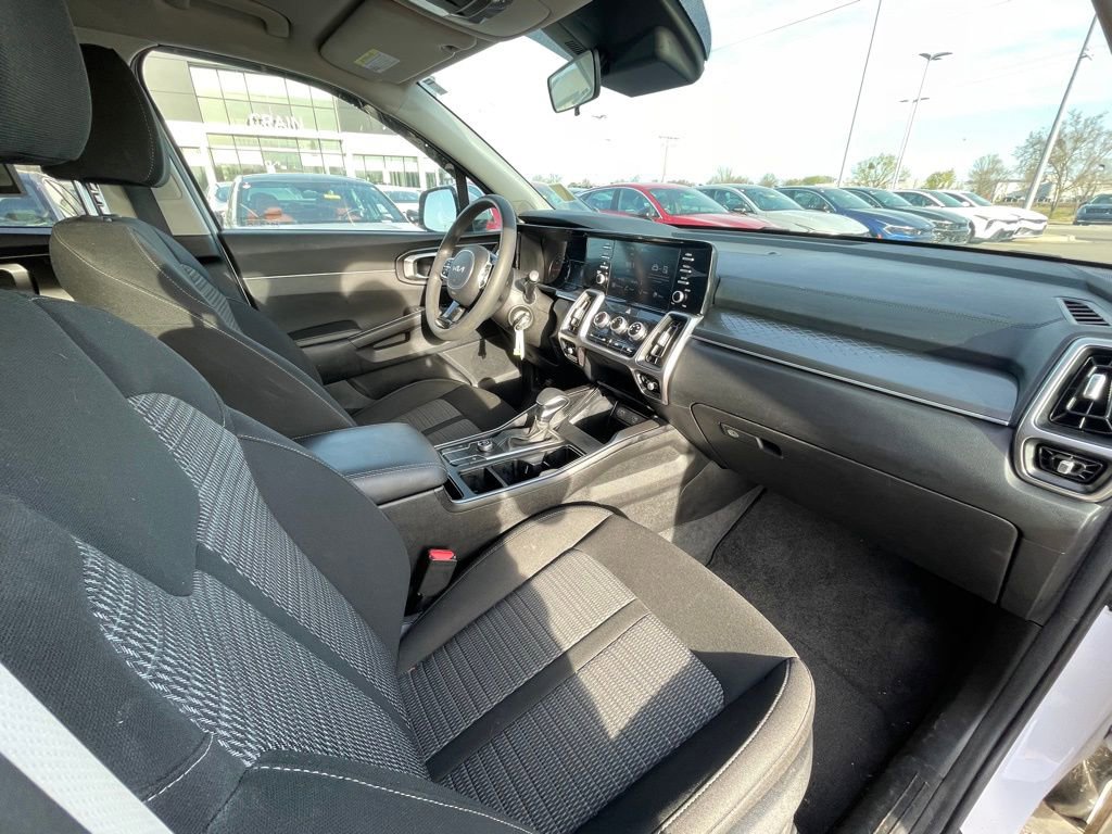 Used 2022 Kia Sorento LX image 27