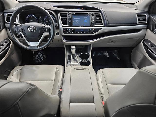 Used 2014 Toyota Highlander XLE AWD/4WD image 17