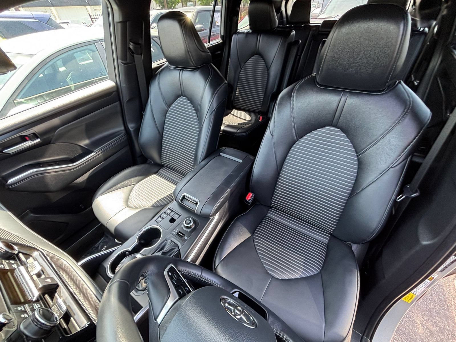 Used 2025 Toyota Highlander XSE AWD/4WD image 37