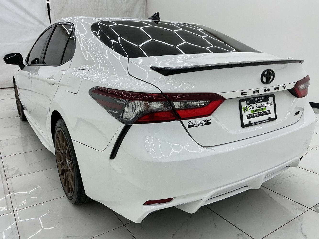 Used 2023 Toyota Camry SE w/ Convenience Package FWD image 9