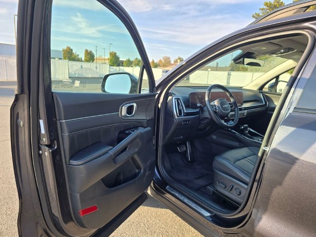 Used 2025 Kia Sorento SX AWD/4WD image 17