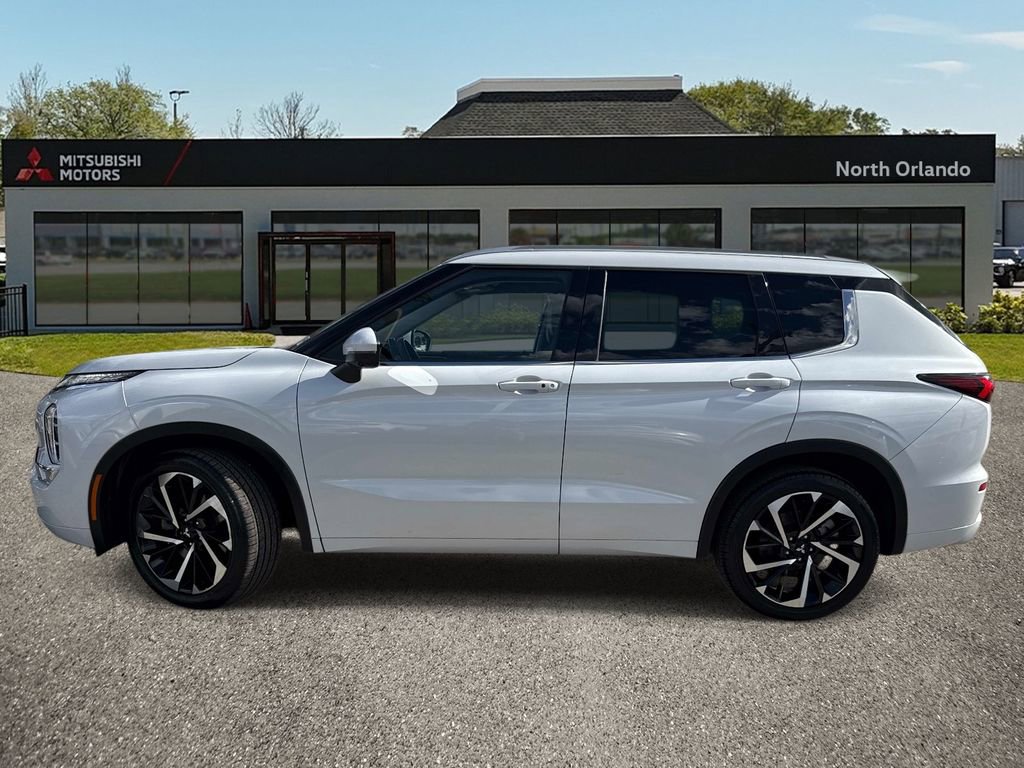 Used 2022 Mitsubishi Outlander SEL AWD/4WD image 2