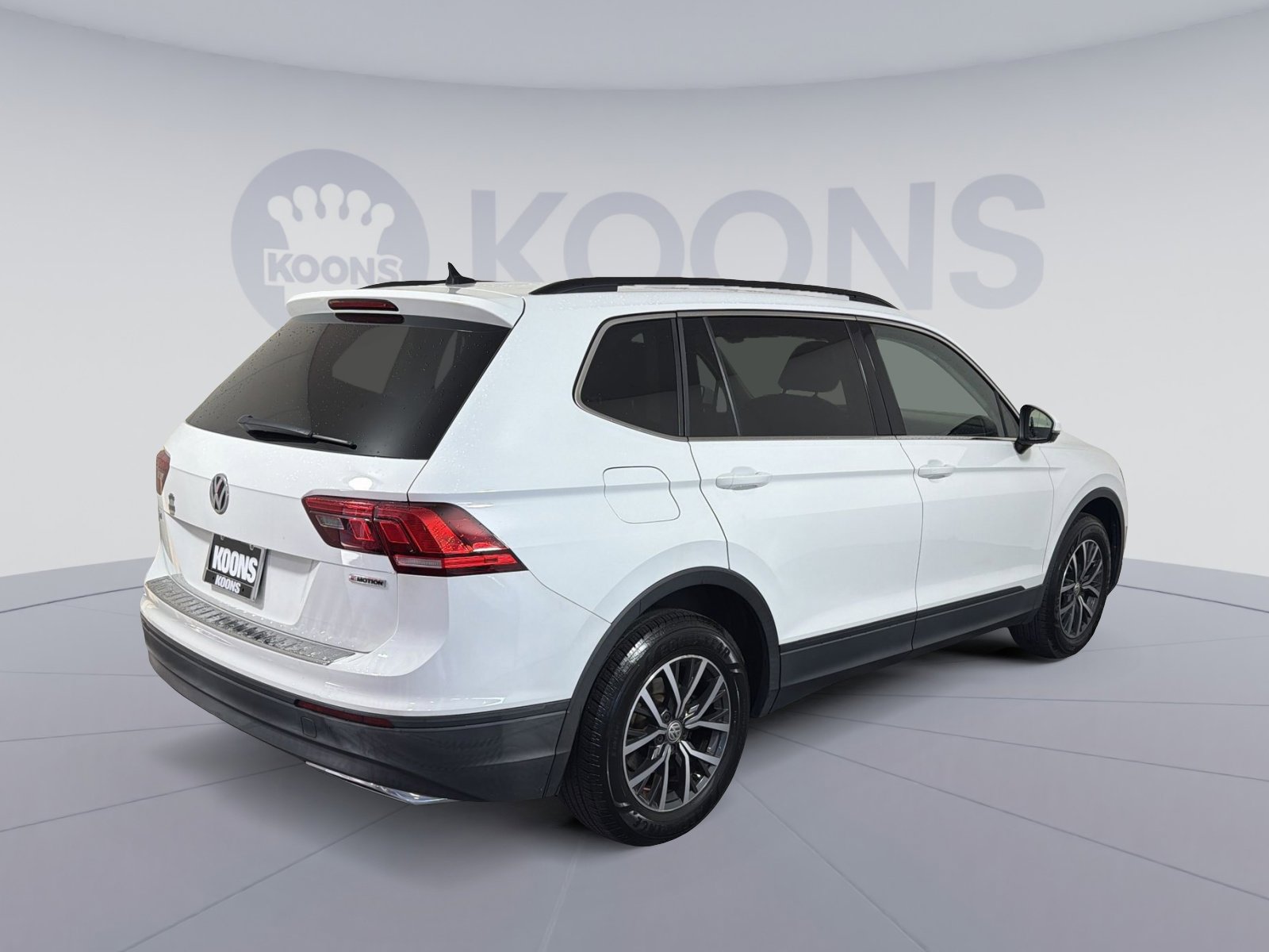 Used 2019 Volkswagen Tiguan SE w/ Panoramic Sunroof Package image 7