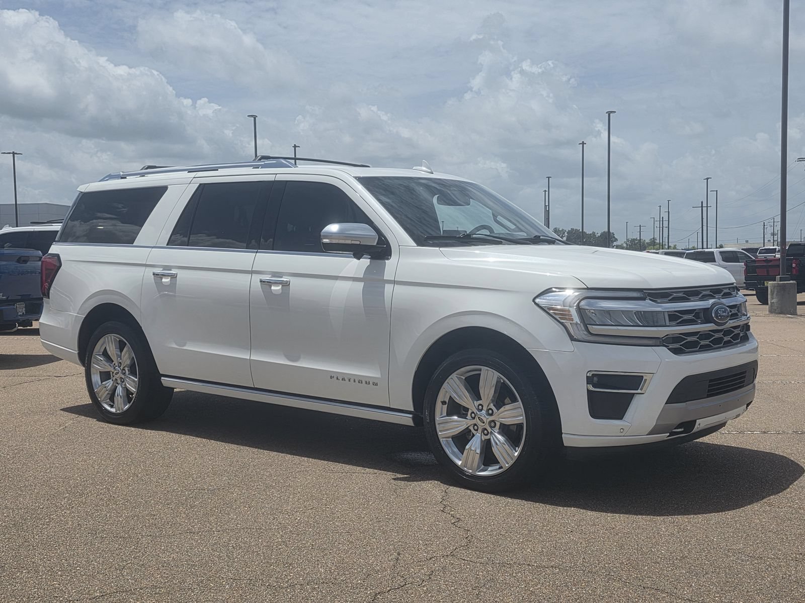 Used 2023 Ford Expedition Max Platinum AWD/4WD image 3