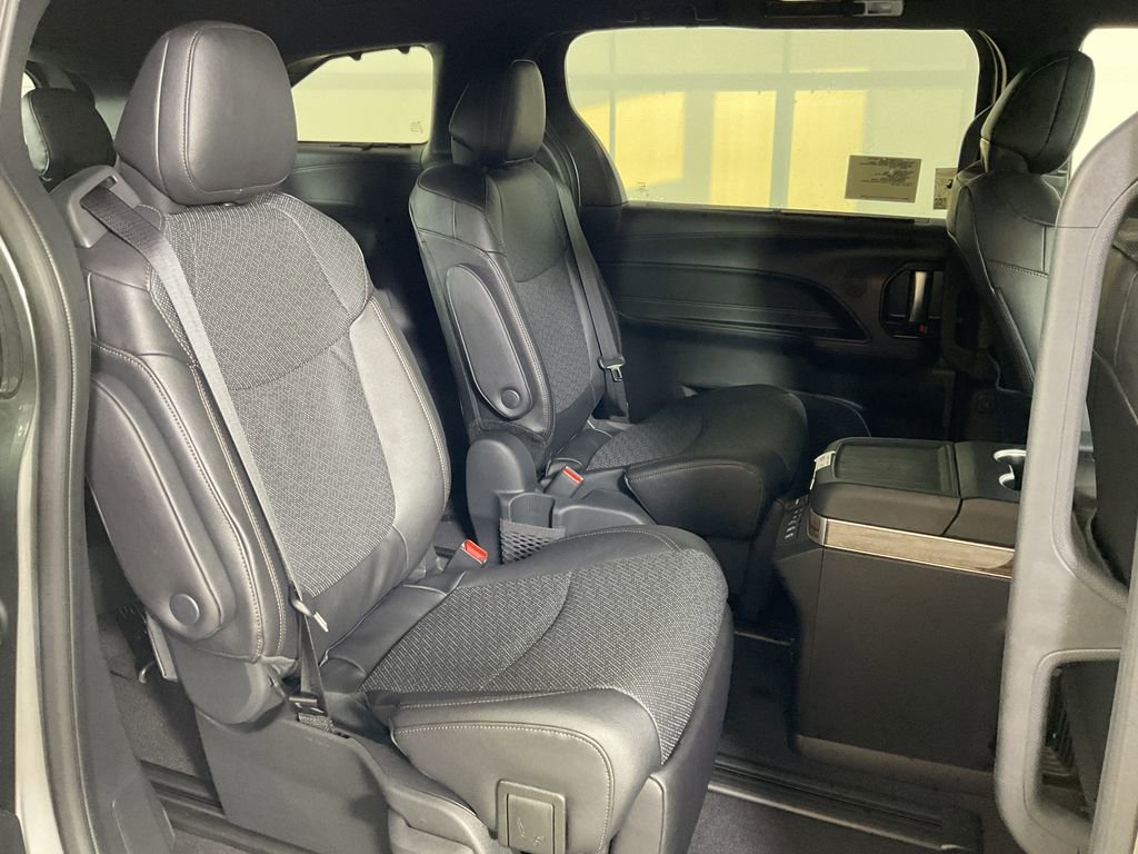 New 2026 Toyota Sienna Platinum image 19