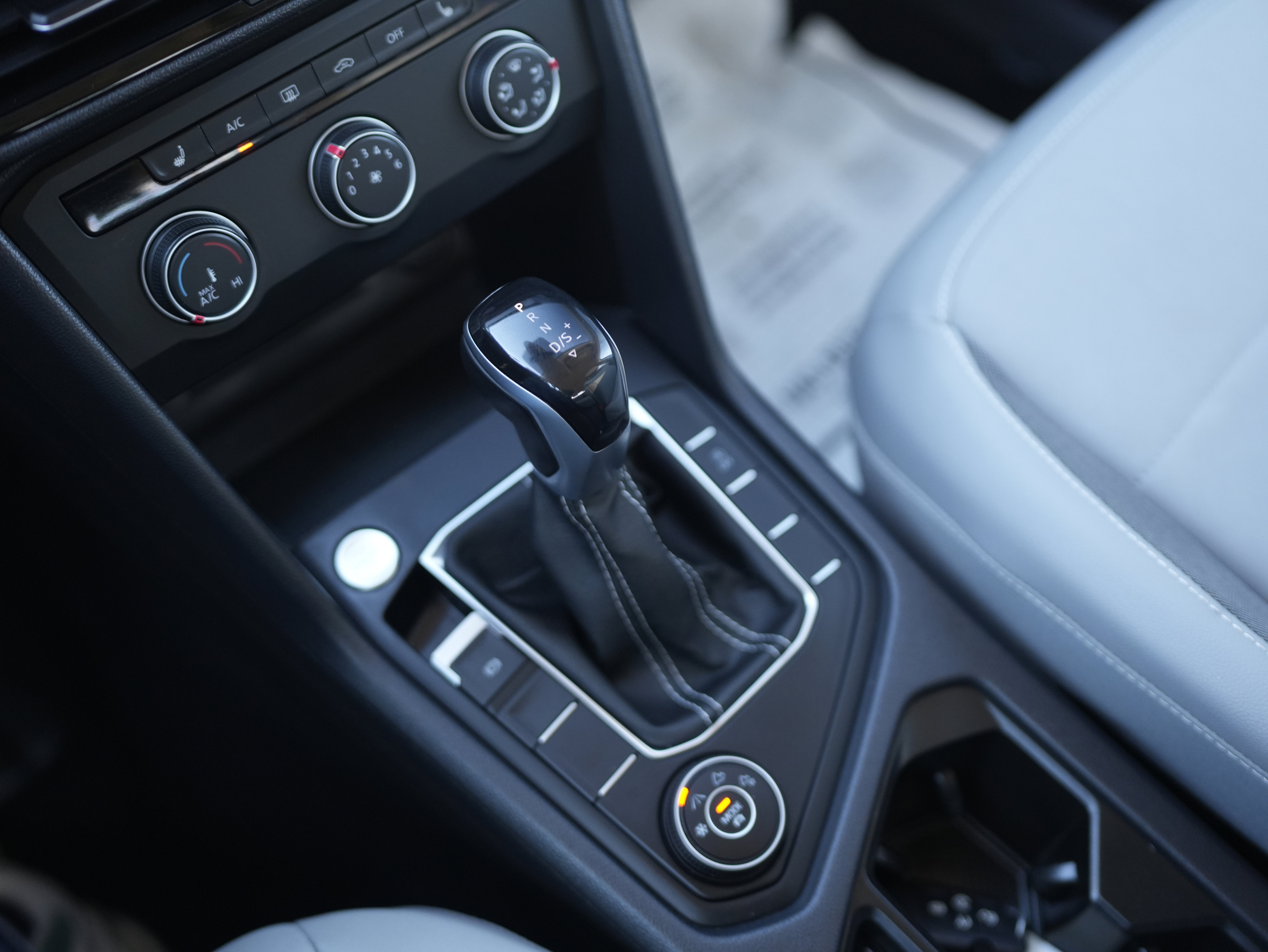 Used 2022 Volkswagen Taos SE w/ IQ.Drive SE Package image 15