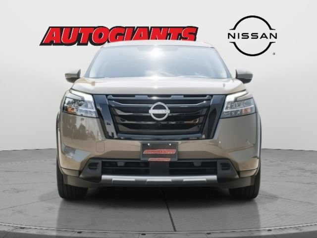 Used 2024 Nissan Pathfinder Platinum w/ Black Appearance Package image 6