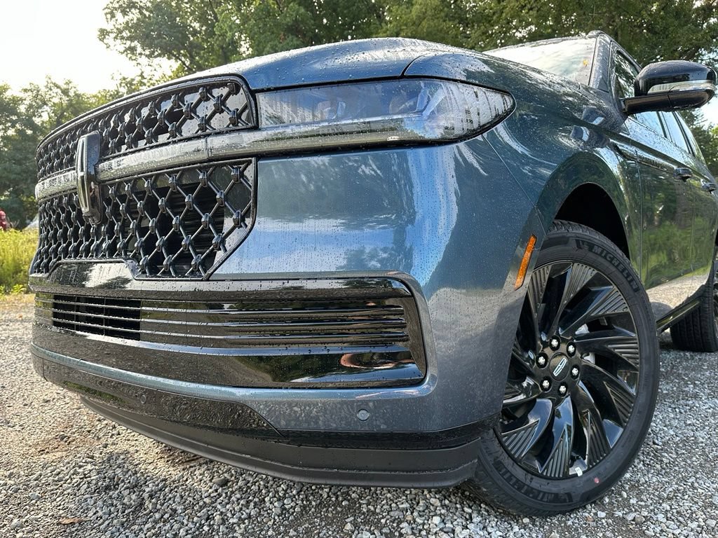 New 2027 Lincoln Navigator Reserve w/ Jet Appearance Package AWD/4WD image 31