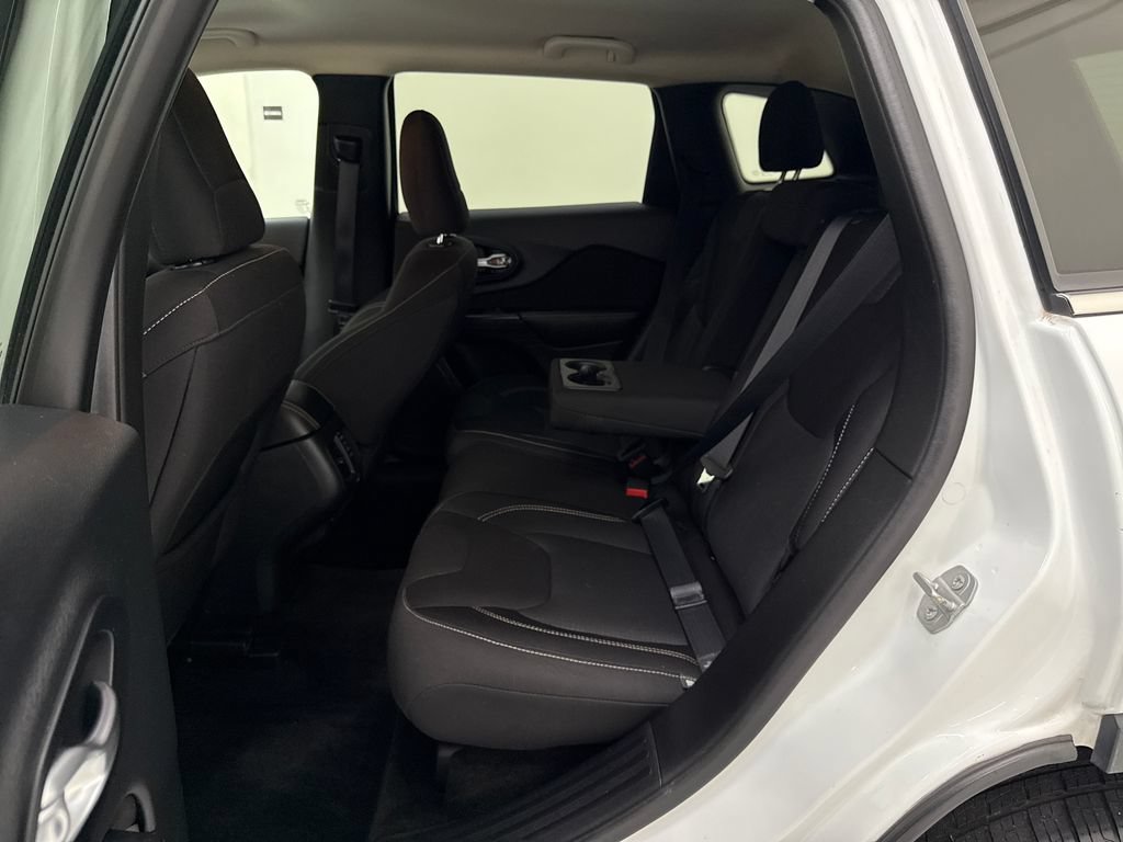 Used 2015 Jeep Cherokee Latitude w/ Cold Weather Group AWD/4WD image 22