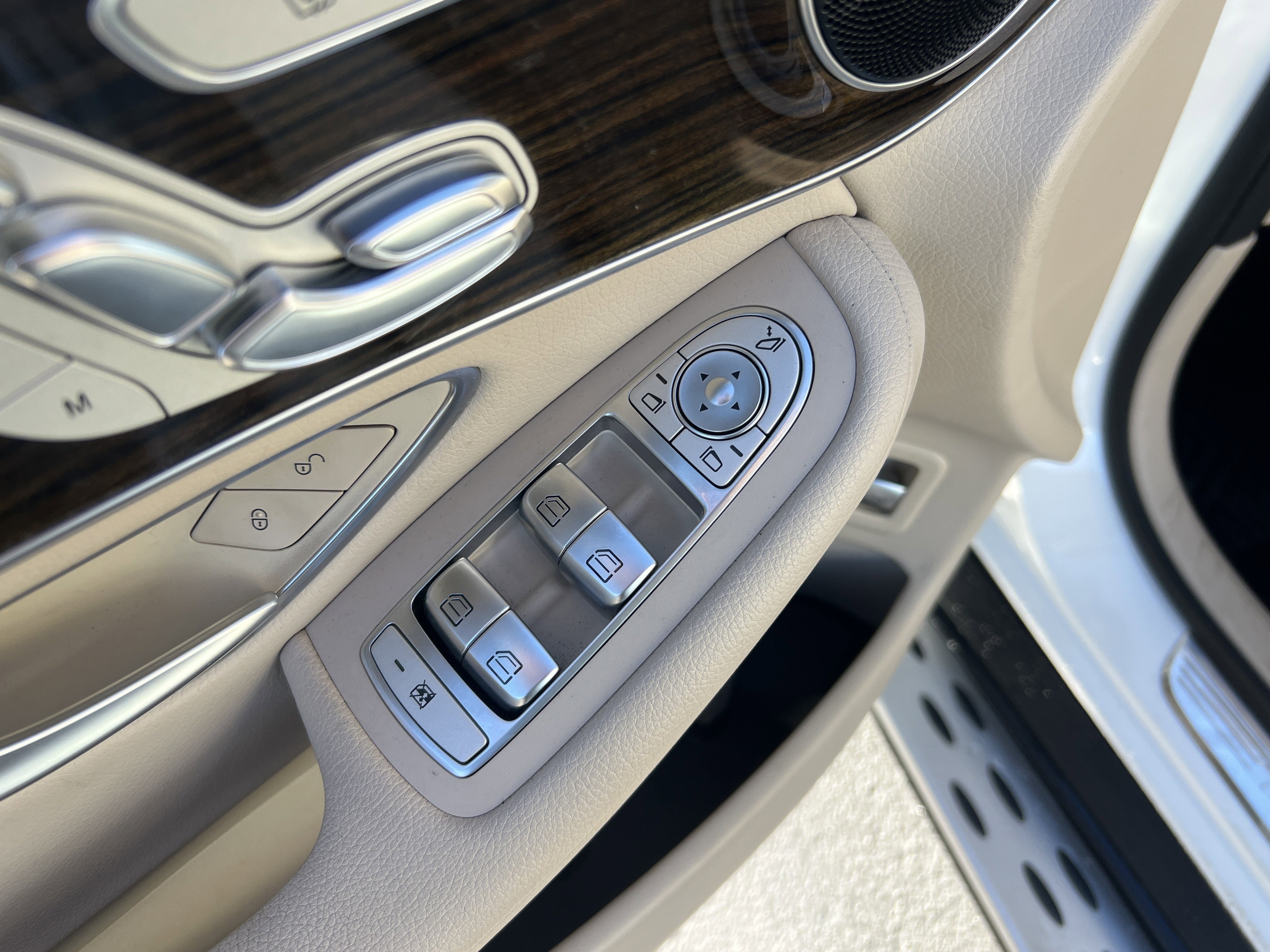 Certified 2019 Mercedes-Benz GLC 300 4MATIC w/ Premium Package image 15