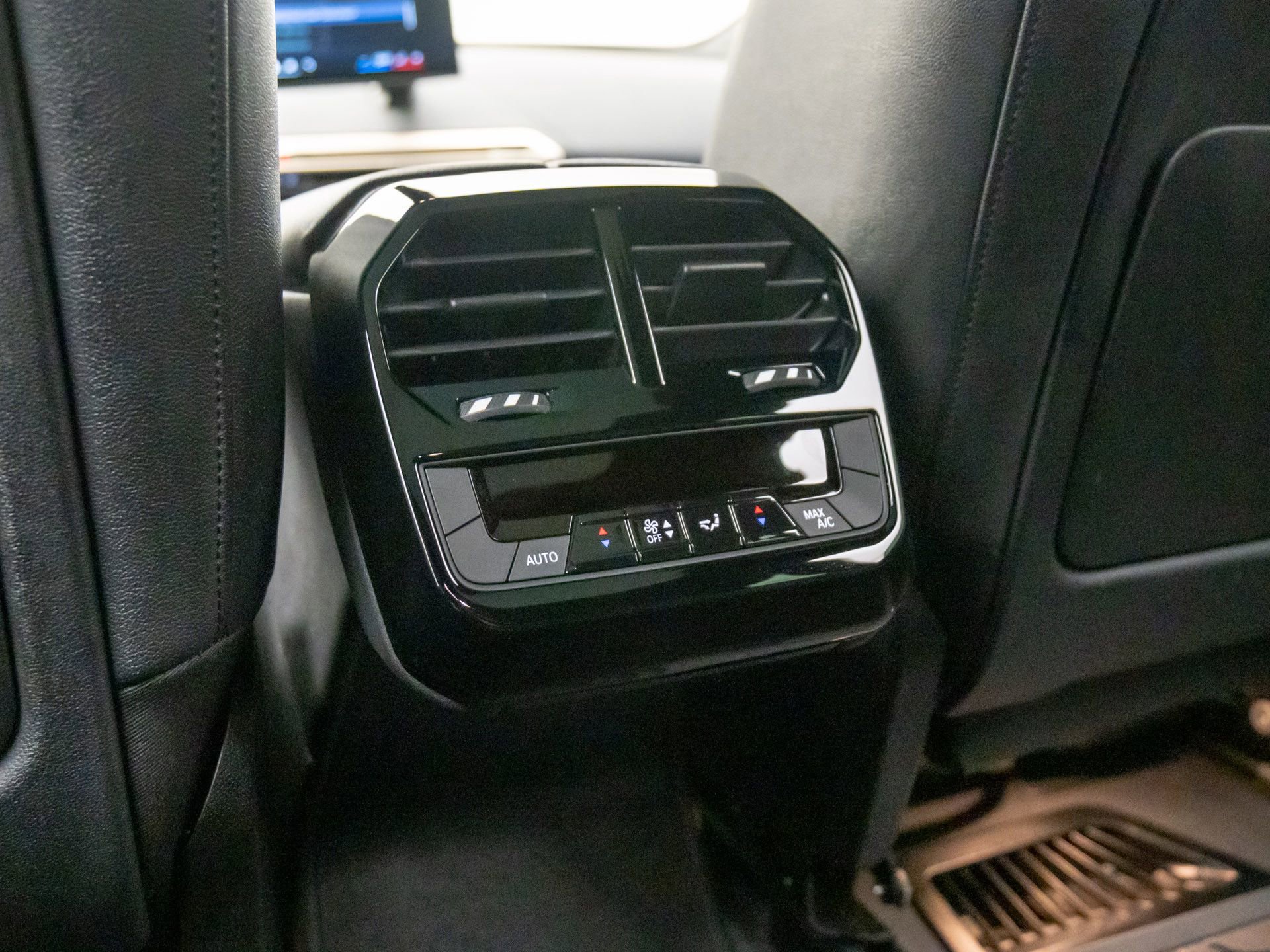 Certified 2025 BMW iX xDrive50 image 18