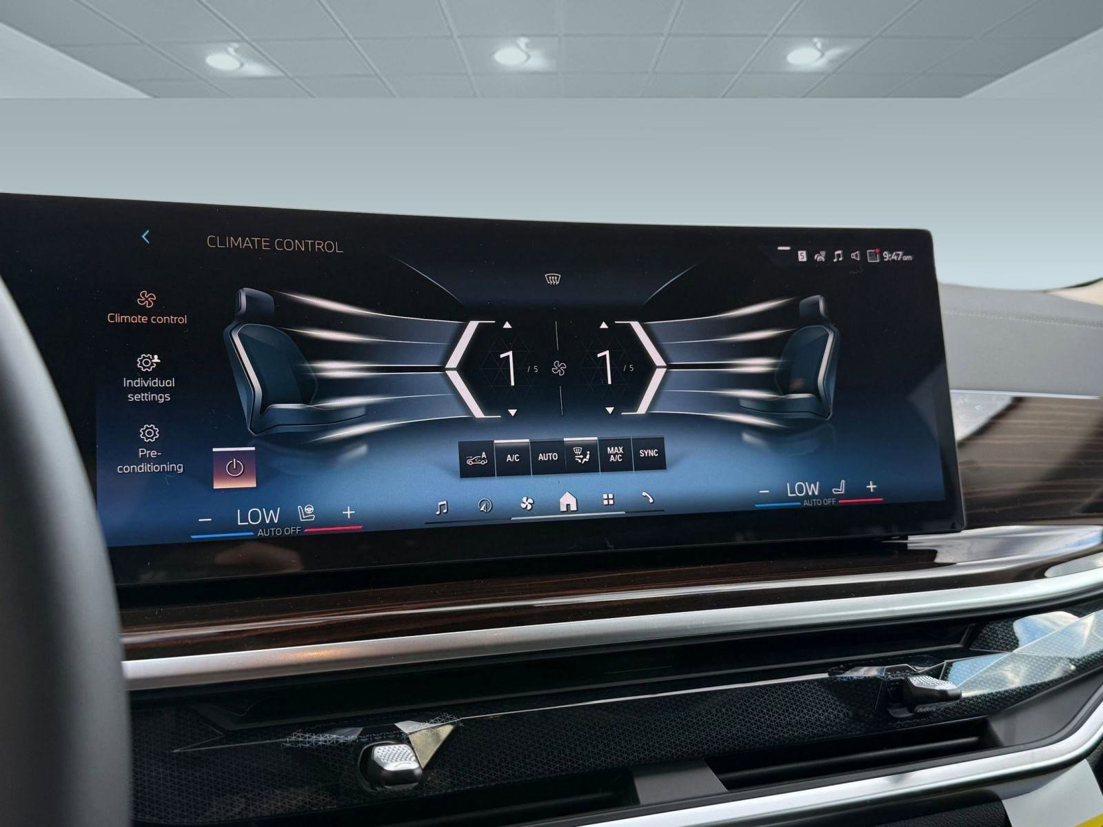 Used 2026 BMW X7 xDrive40i w/ Premium Package image 26