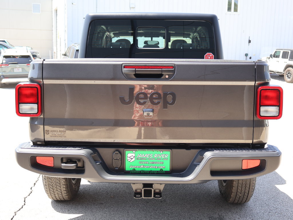 New 2026 Jeep Gladiator Sport AWD/4WD image 4