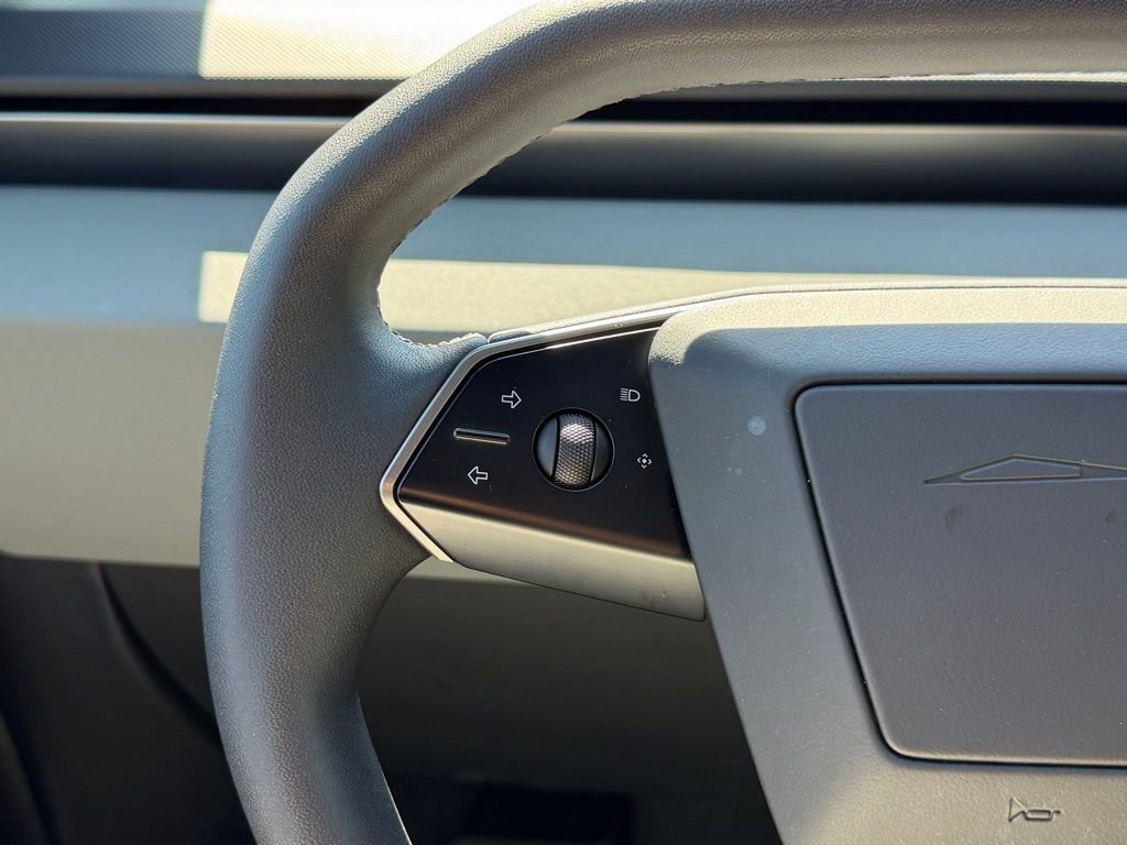 Used 2025 Tesla Cybertruck AWD Crew Cab image 16