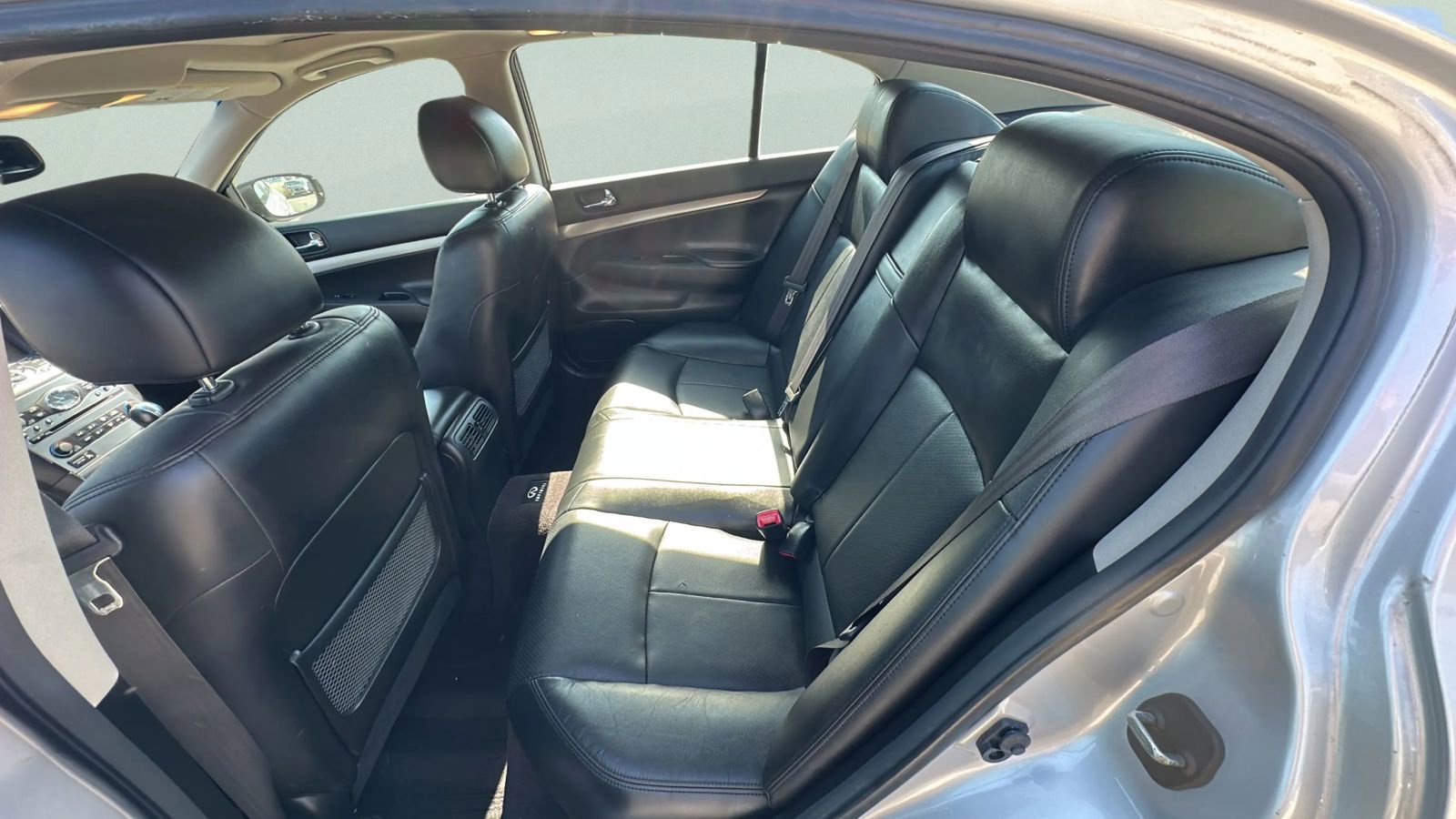 Used 2011 INFINITI G25 x w/ Moonroof Pkg image 18