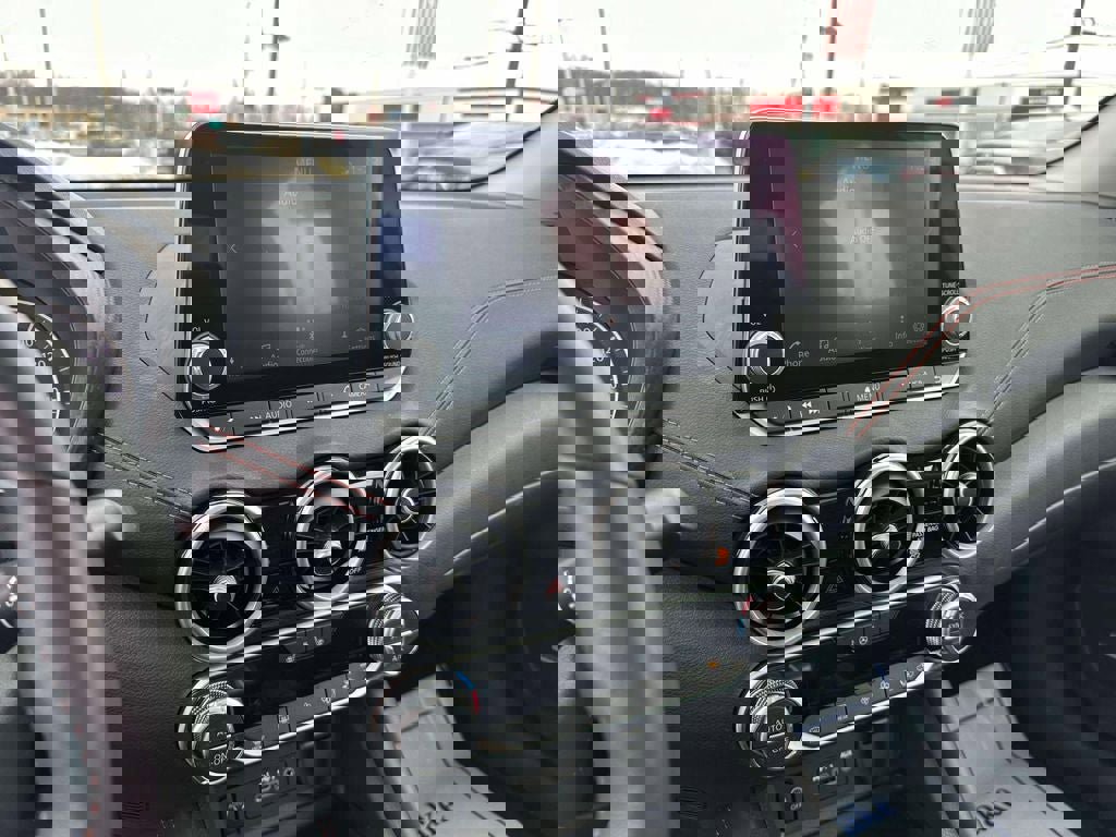 Used 2024 Nissan Sentra SR w/ SR Premium Package image 30