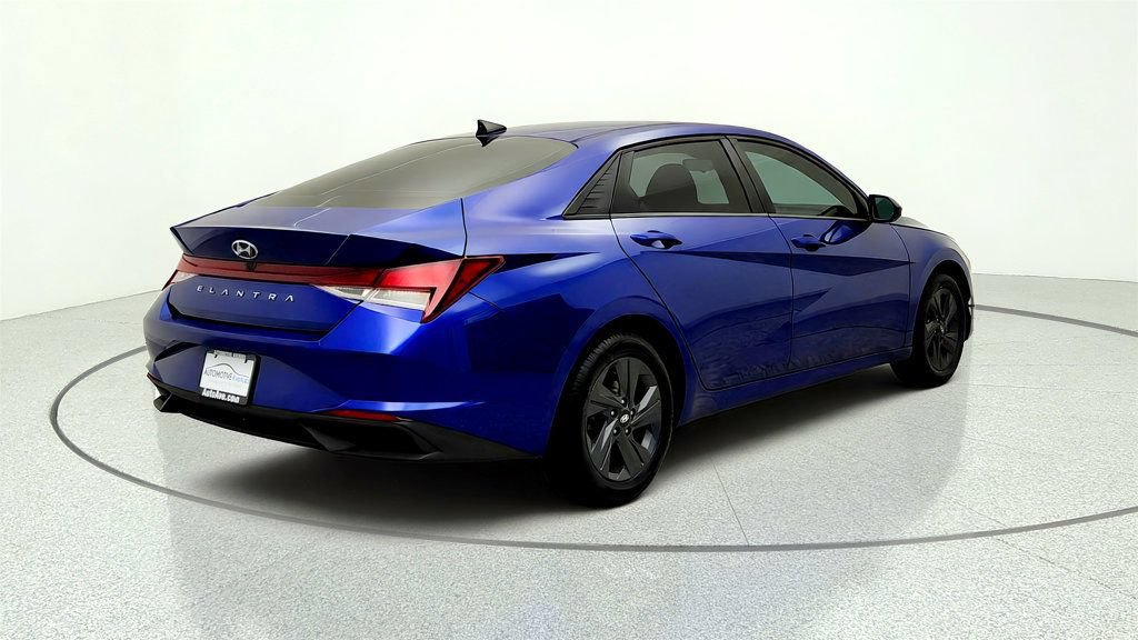 Used 2022 Hyundai Elantra SEL w/ Convenience Package FWD image 5