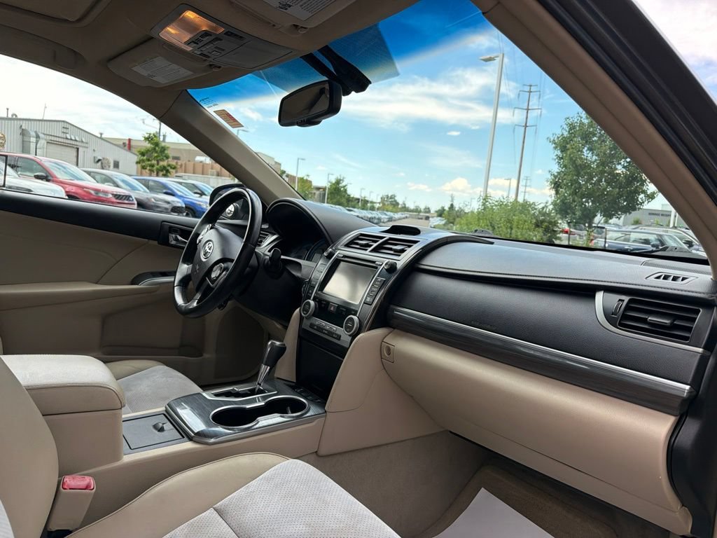 Used 2014 Toyota Camry XLE w/ Leather Package FWD image 13