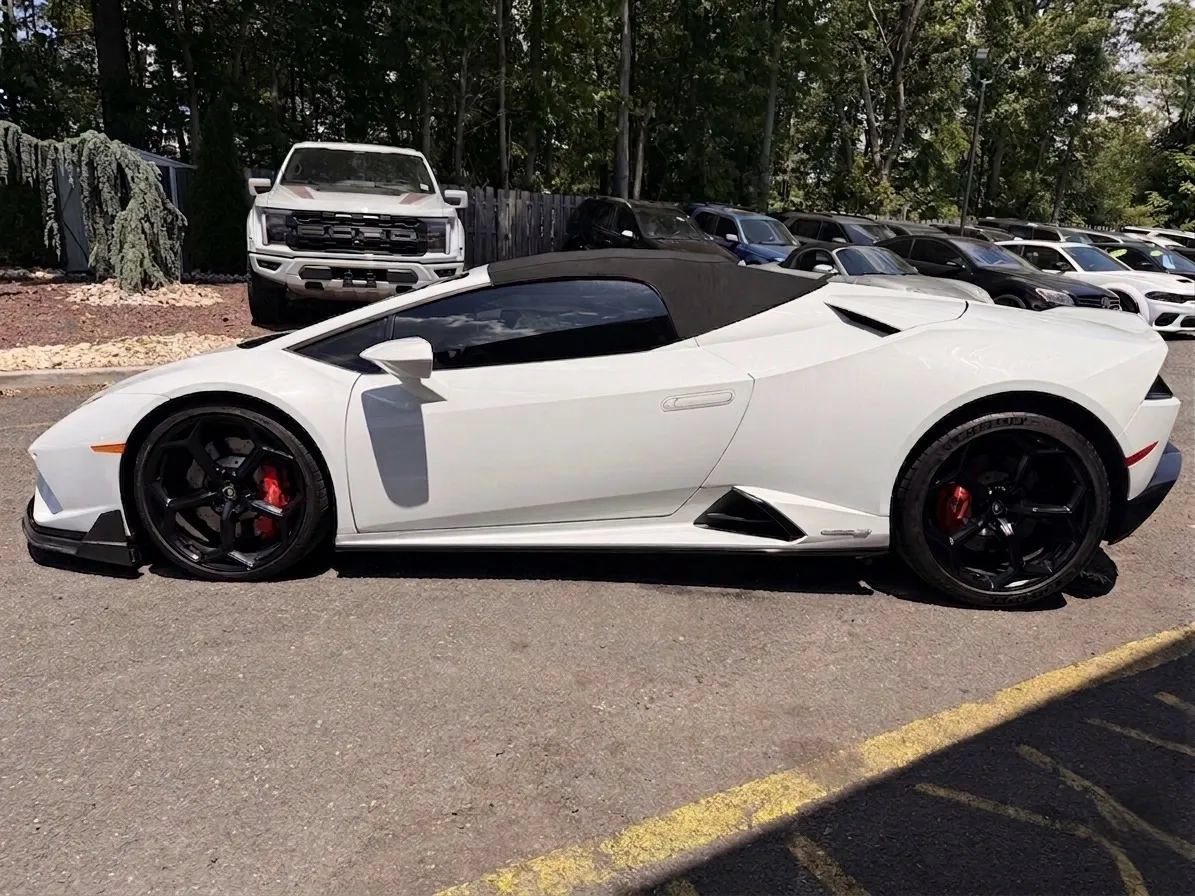 Used 2021 Lamborghini Huracan EVO RWD image 9