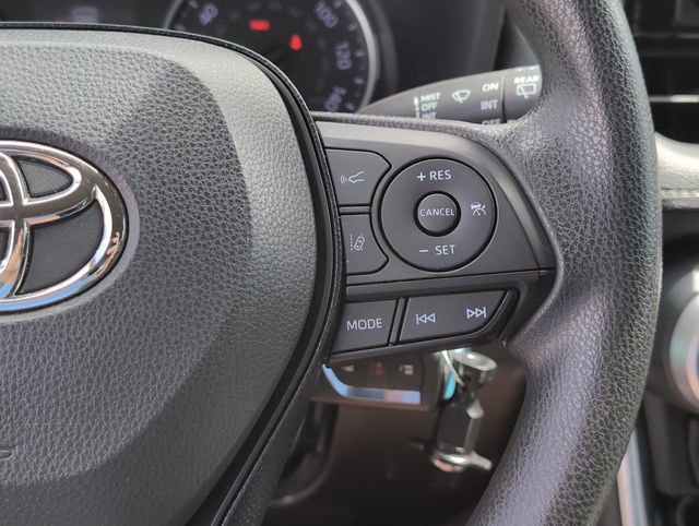 Used 2020 Toyota RAV4 LE FWD image 24