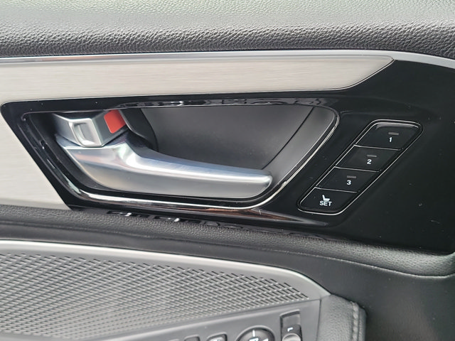 Used 2025 Acura MDX FWD image 27
