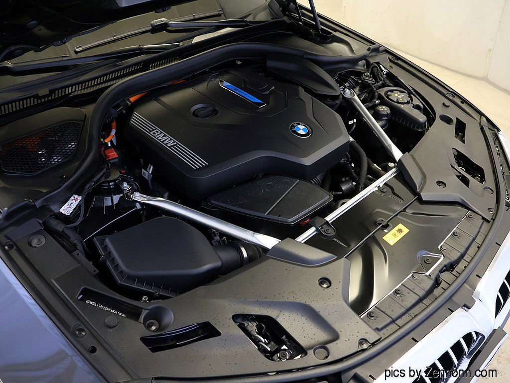 Certified 2023 BMW 530e 530e w/ M Sport Package image 37