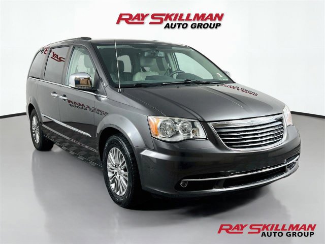 Used 2015 Chrysler Town & Country Touring-L w/ Driver Convenience Group FWD image 1
