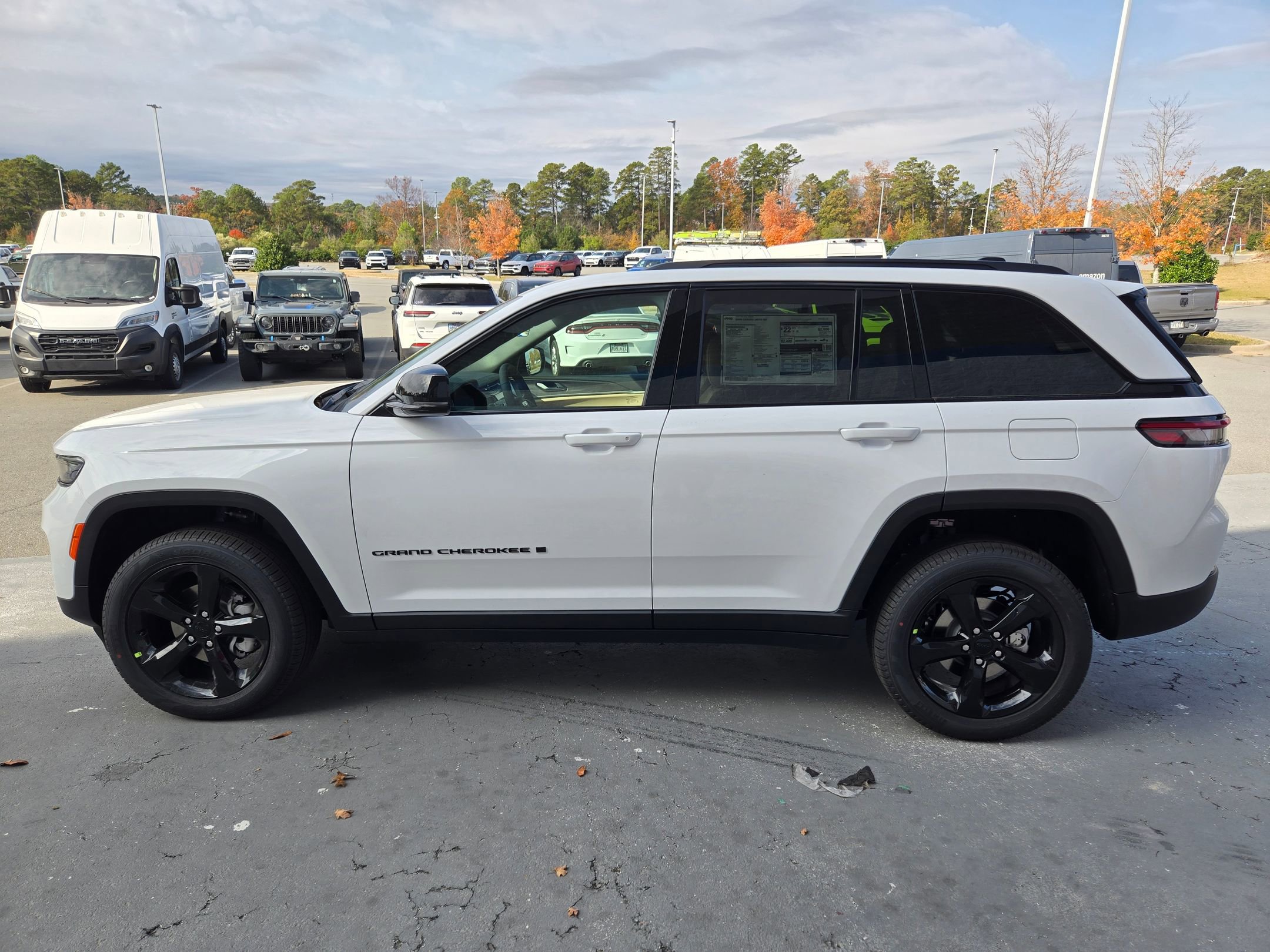 New 2025 Jeep Grand Cherokee Limited w/ Black Appearance Package image 4