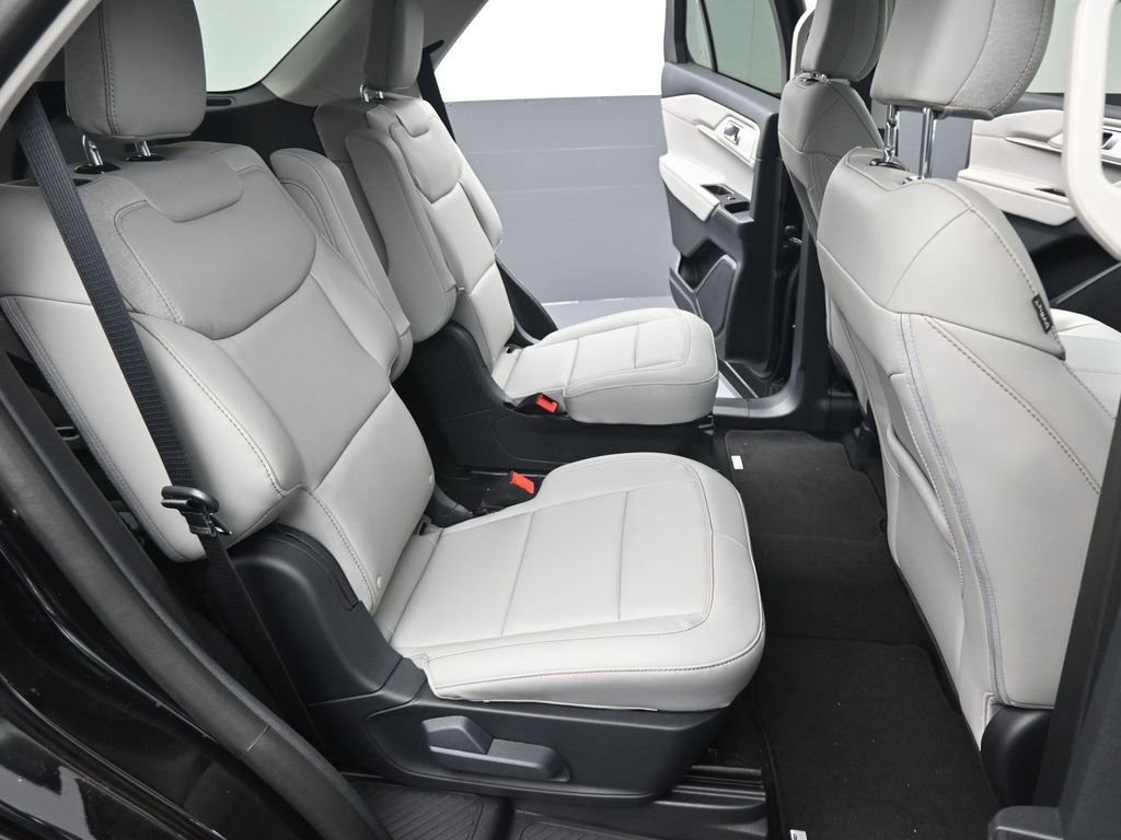 New 2025 Ford Explorer Active w/ Active Comfort Package image 8