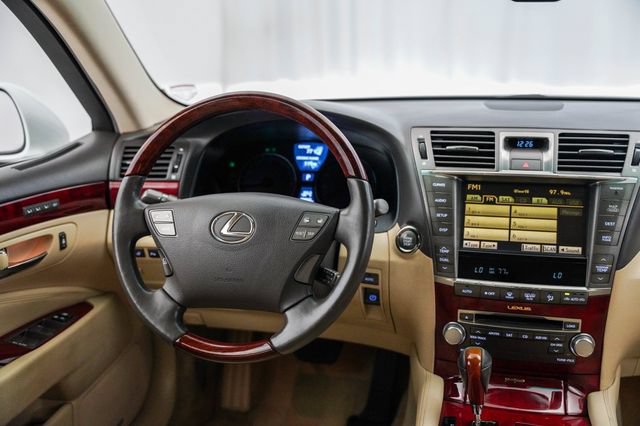 Used 2011 Lexus LS 460 AWD w/ Comfort Pkg image 4