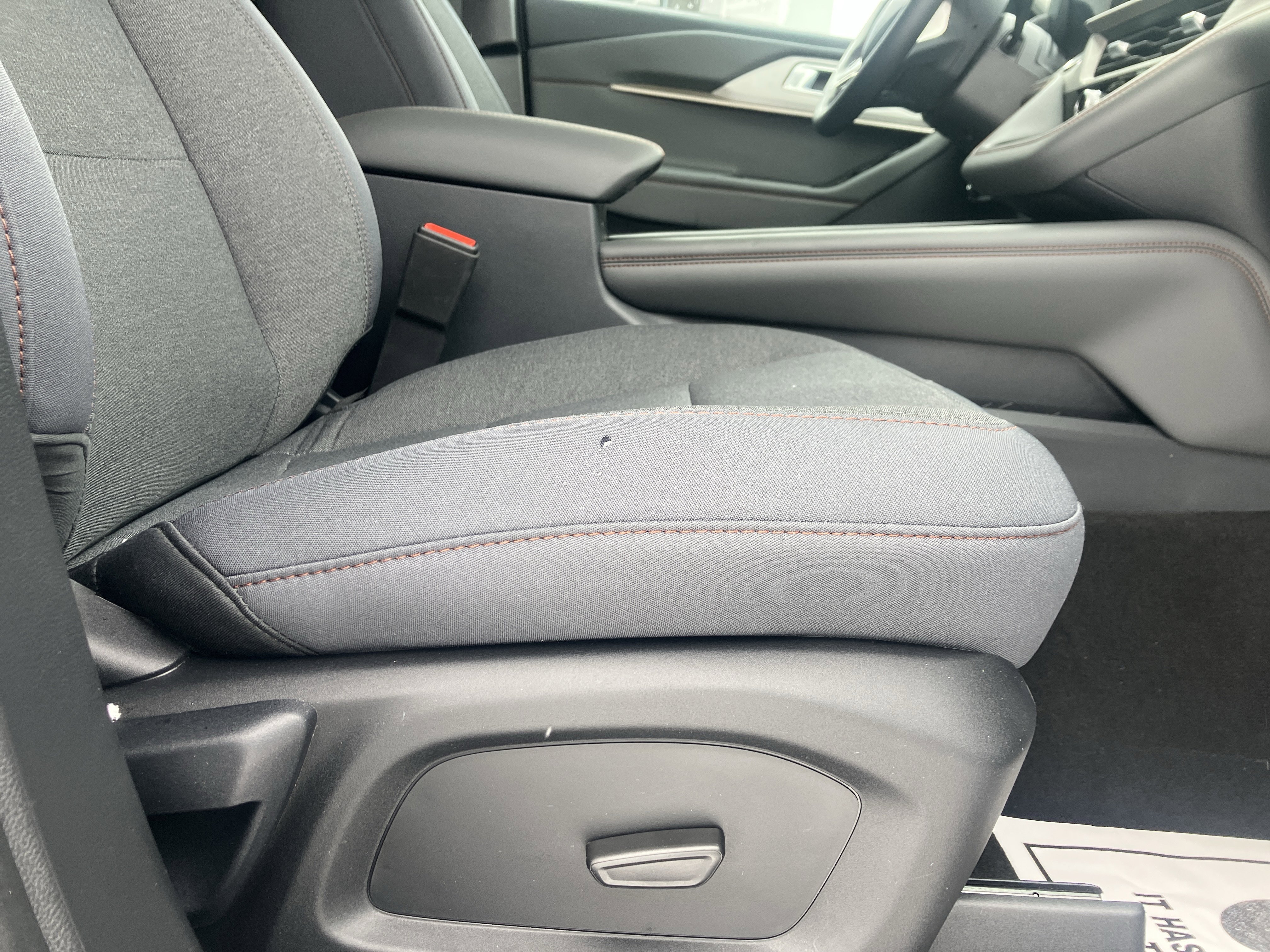 Used 2025 Ford Explorer Active image 11