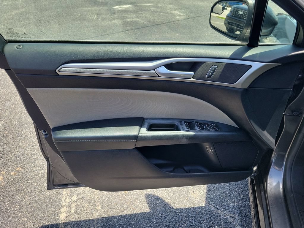 Used 2018 Ford Fusion S FWD image 16