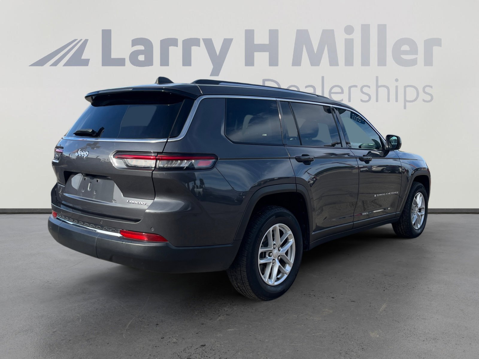 Certified 2023 Jeep Grand Cherokee L Laredo image 5
