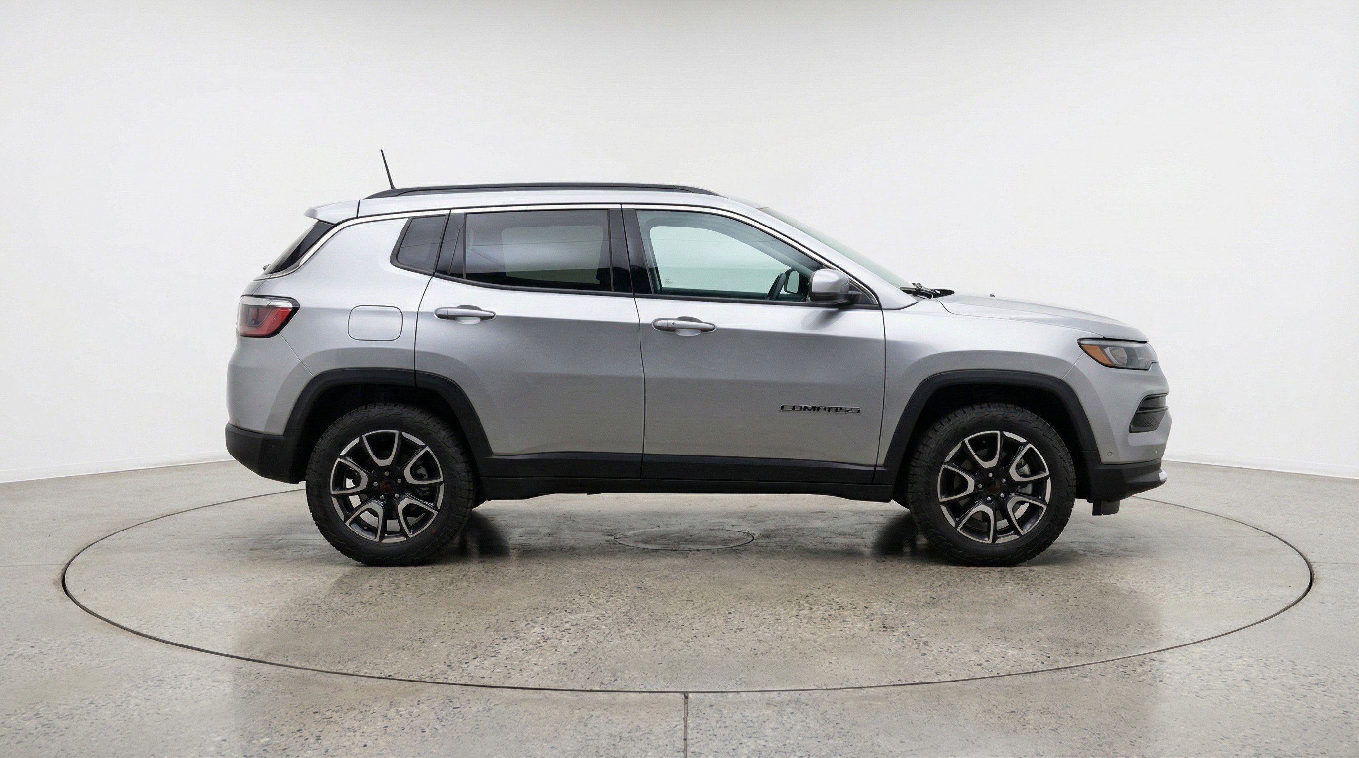 Used 2025 Jeep Compass Trailhawk image 11