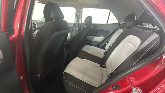 Used 2025 Hyundai Venue SEL FWD image 24