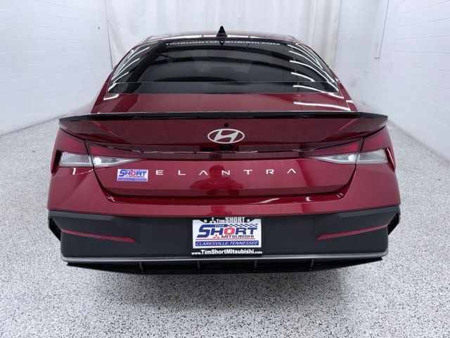 Used 2025 Hyundai Elantra Sport FWD image 3