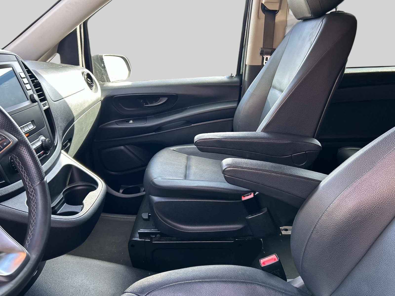 Used 2023 Mercedes-Benz Metris Passenger image 17