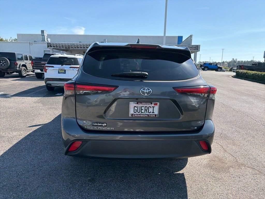 Used 2022 Toyota Highlander XLE image 6